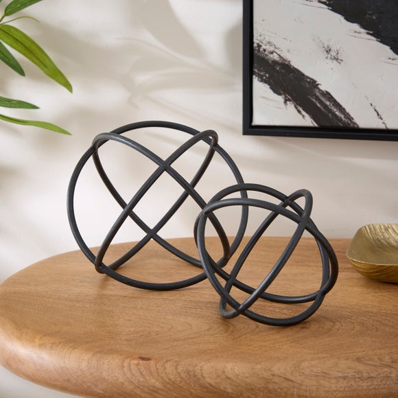 Black Metal Knot Ornaments – Set of 2