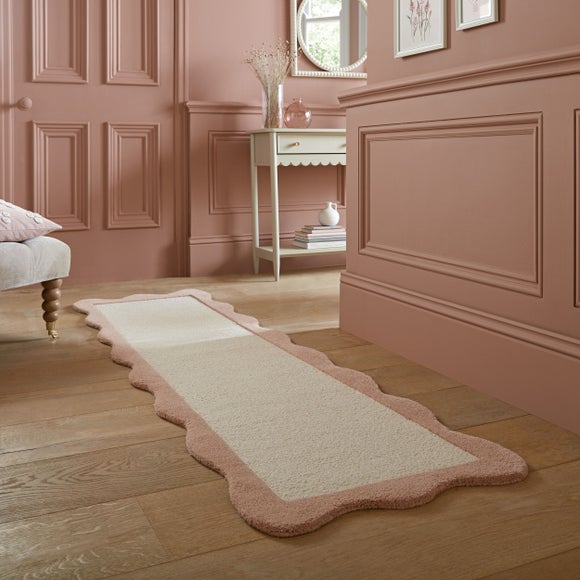 Bonnie Scalloped Border Wool Runner