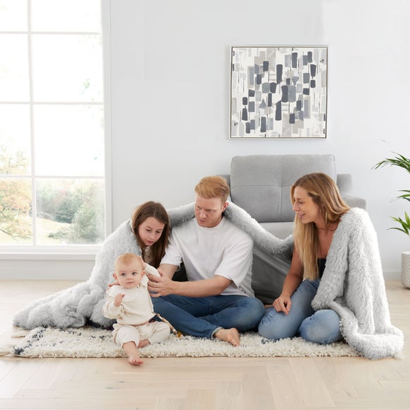 Cuddly Supersize Silver Faux Fur Family Throw – 245 × 280cm