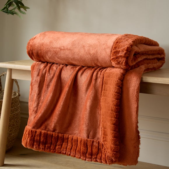 Catherine Lansfield Faux Velvet Touch Sofa Throw – 150 × 200cm